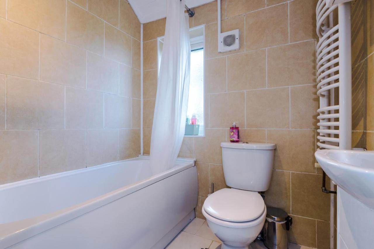 Nice Three Bedroom House In Манчестер Екстер'єр фото